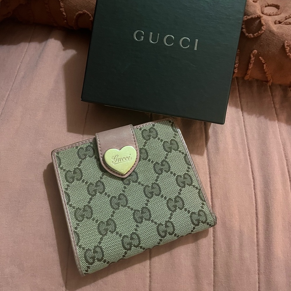 Gucci canvas wallet pink leather heart with box